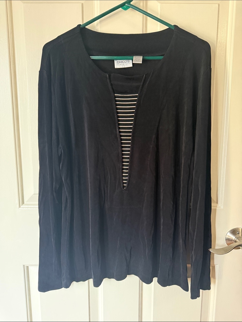 Chico's Black Long-Sleeve Travelers Top with Black/White Inset-Size XL (3)
